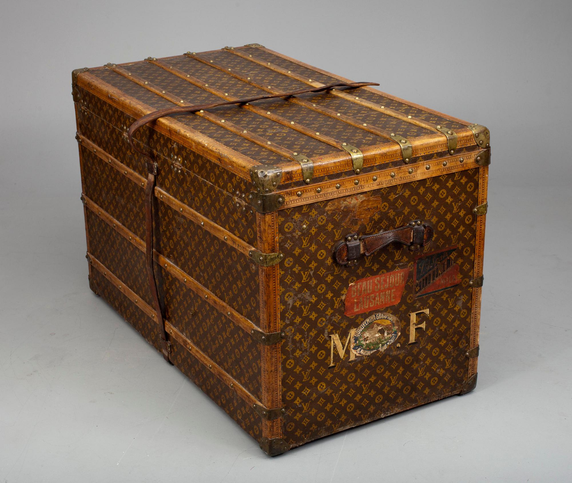 KOFFERT, Louis Vuitton.