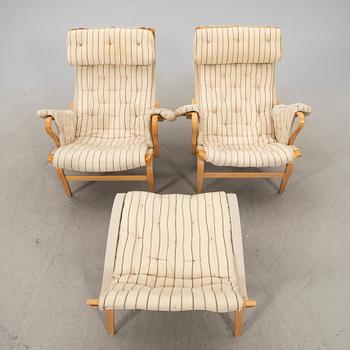 Bruno Mathsson, fåtöljer ett par med en fotpall, "Pernilla", Dux, 1900-talets slut.