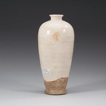 A white glazed 'Meiping' vase, Song dynasty (960-1279).