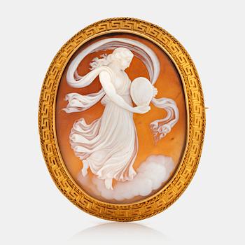 841. A Gustaf Möllenborg shell cameo brooch in 18K gold.