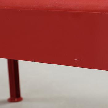 A Mats Theselius 'Ferrari red' lacquered canapé, Källemo, Sweden, ca 1991.