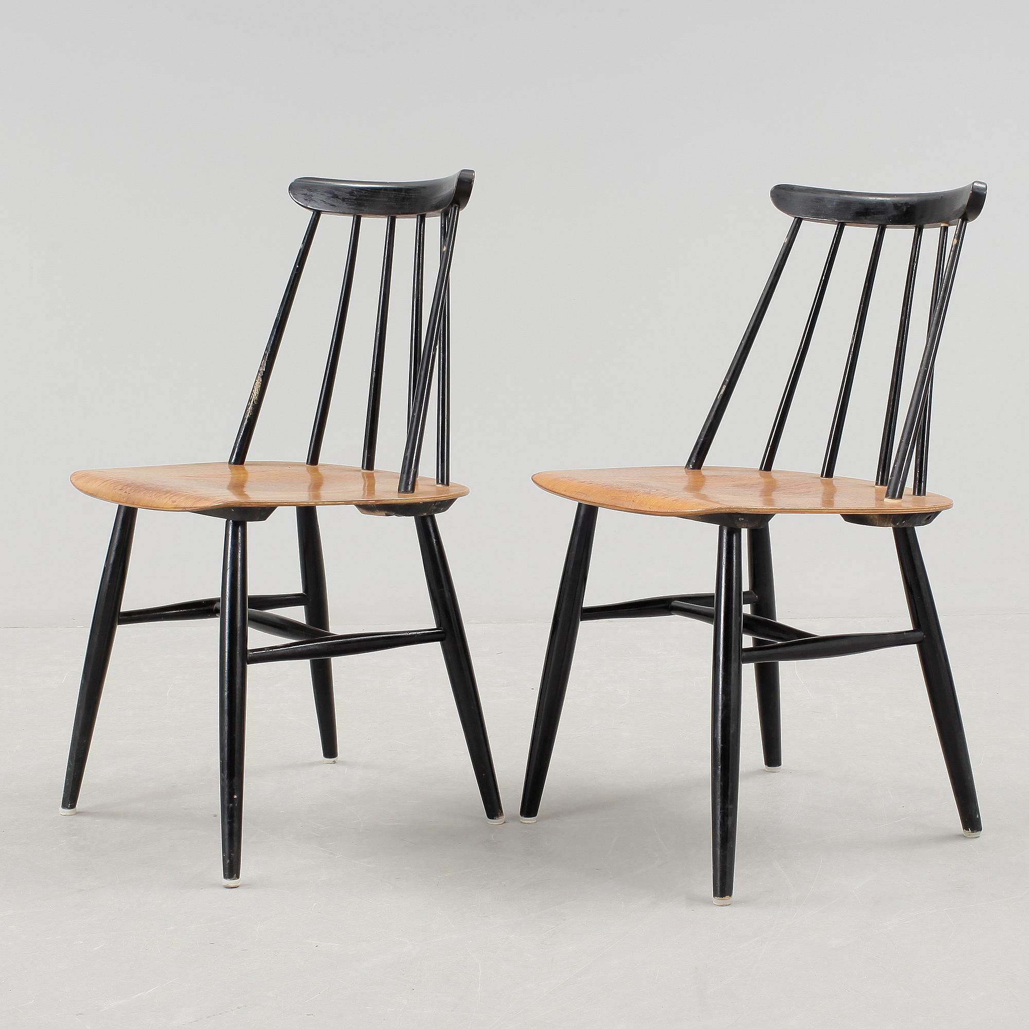 STOLAR, 2 st. "Fanett". Ilmari Tapiovaara, Edsbyverken. Modellen formgiven 1949.