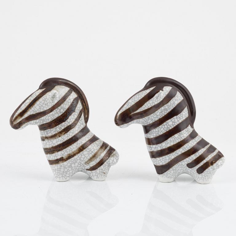 Taisto Kaasinen, a pair of stoneware figurines, Arabia, Finland.