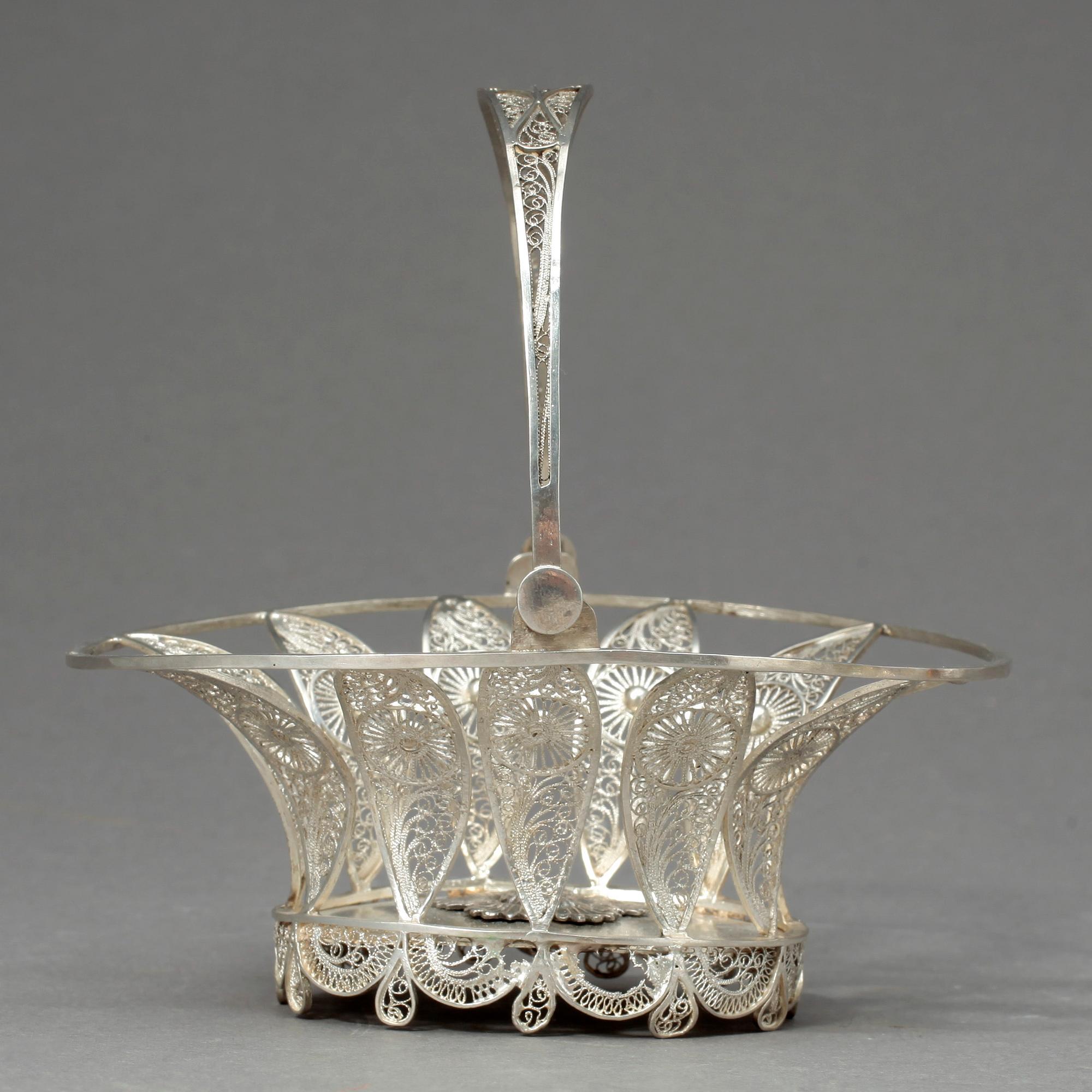 KORG, filigran, silver, Wien 1825. Tot vikt 88 gram.