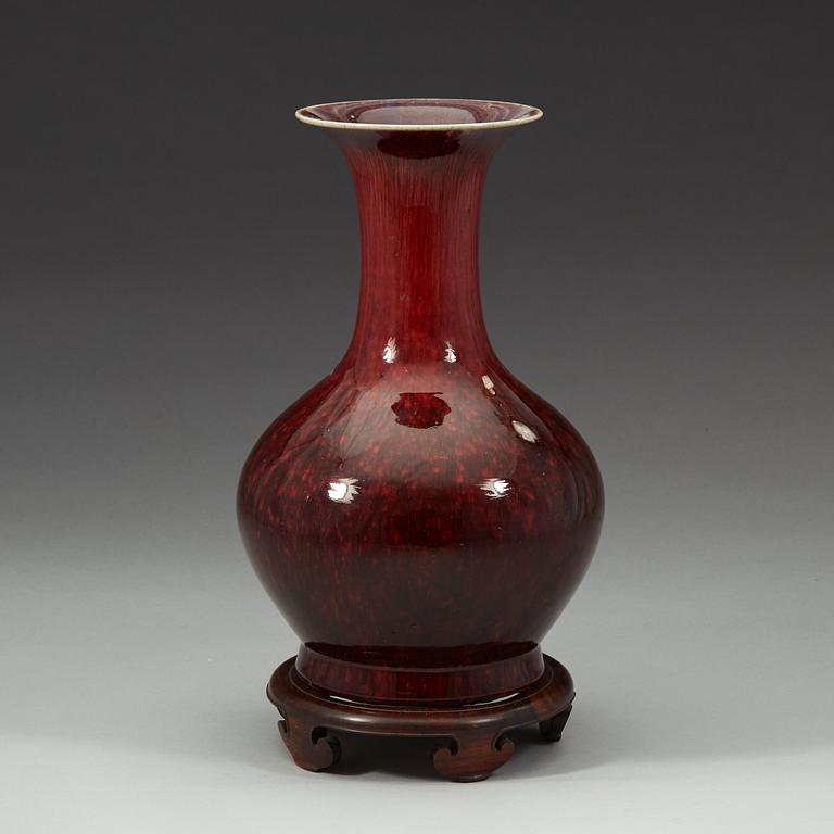 A oxblod glazed vase, Qing dynasty, 19th Century.