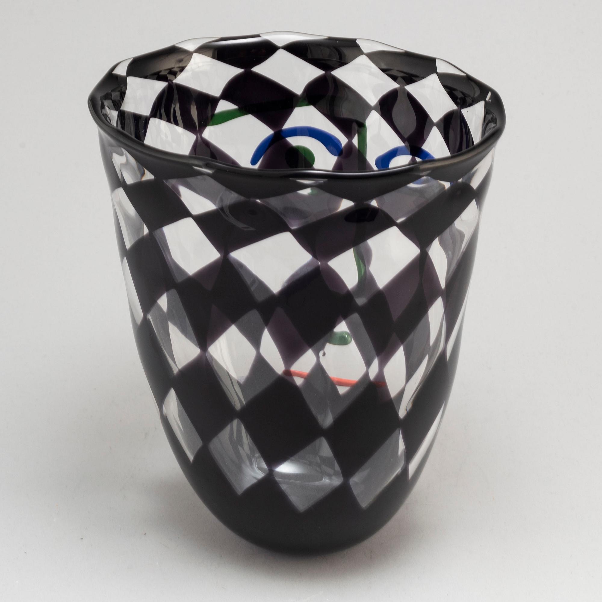 ANNE NILSSON, a glass vase from Orrefors Gallery, signed and dated -90. -  Bukowskis