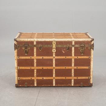 KOFFERT, 1900-talets första hälft.
