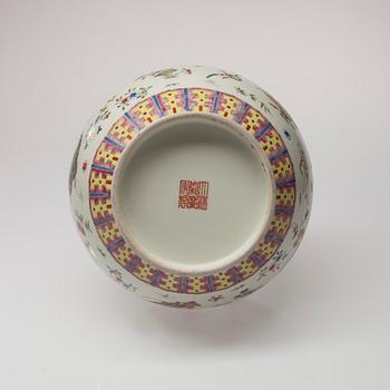 VAS, porslin, Kina, 1900-tal.