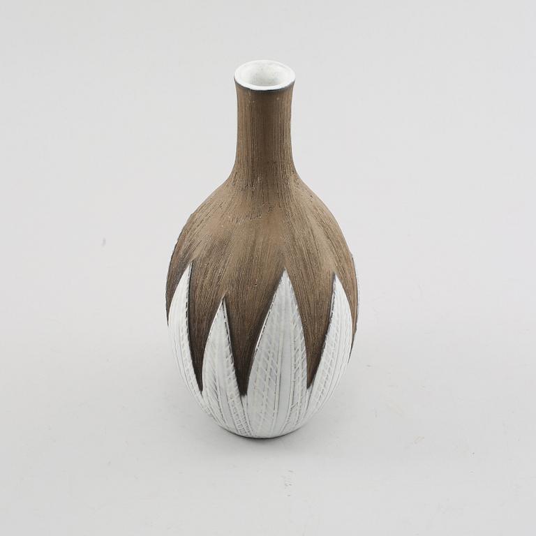 VAS, stengods, "Paprika", Anna-Lisa Thomson, Upsala-Ekeby, 1900-talets tredje kvartal.