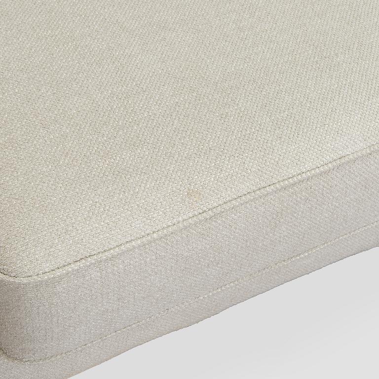 Flemming Lassen, sohva, "Vilhelm", valmistaja Audo Copenhagen. Uustuotanto. Muotoiltu 1935.