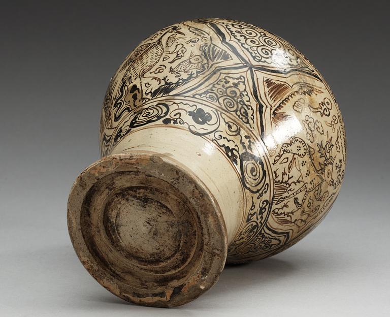 A Cizhou glazed vase, Ming dynasty.