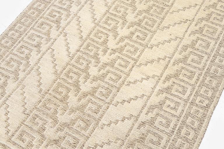 Märta Måås-Fjetterström, a 'Vita spetsporten' carpet, knotted pile in relief, c. 225 x 136 cm. signed AB MMF.