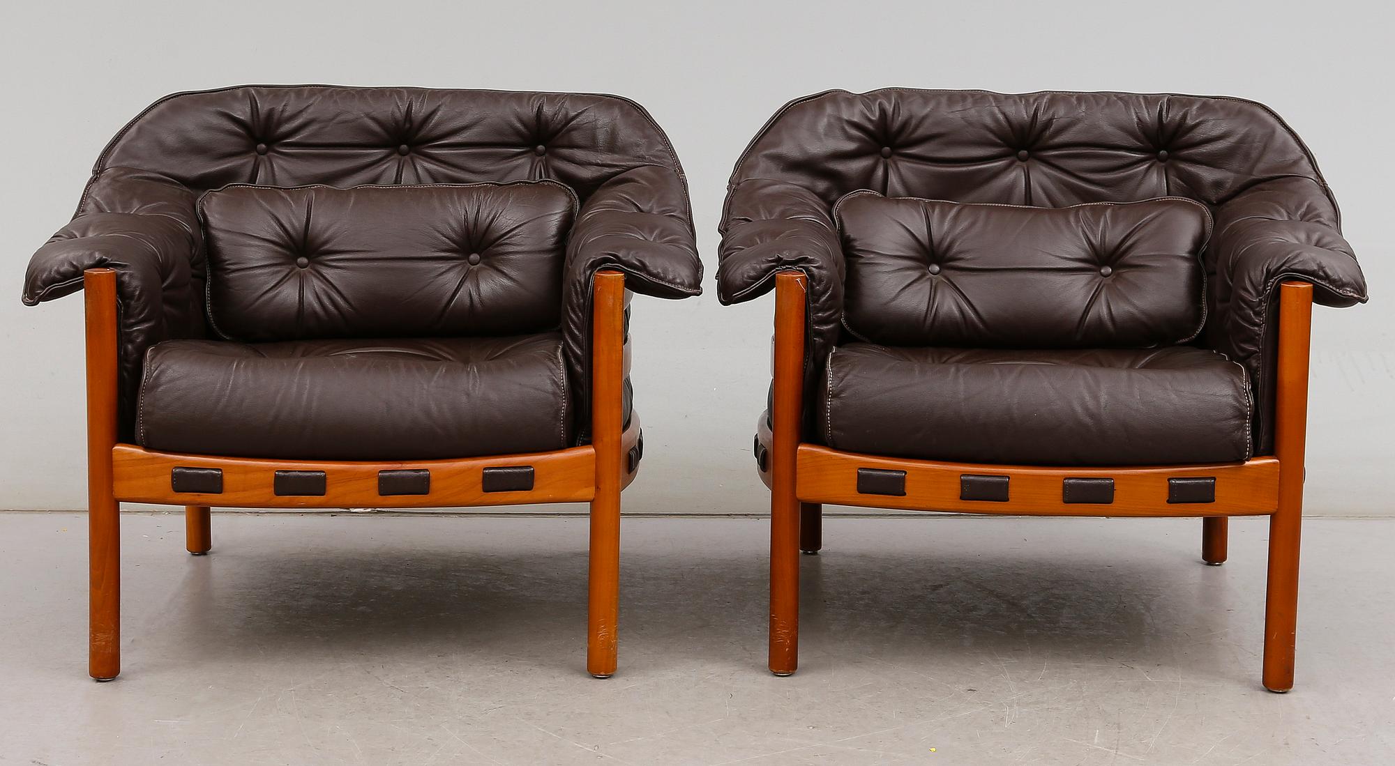 FÅTÖLJER, 1 par, 1900-talets andra hälft.