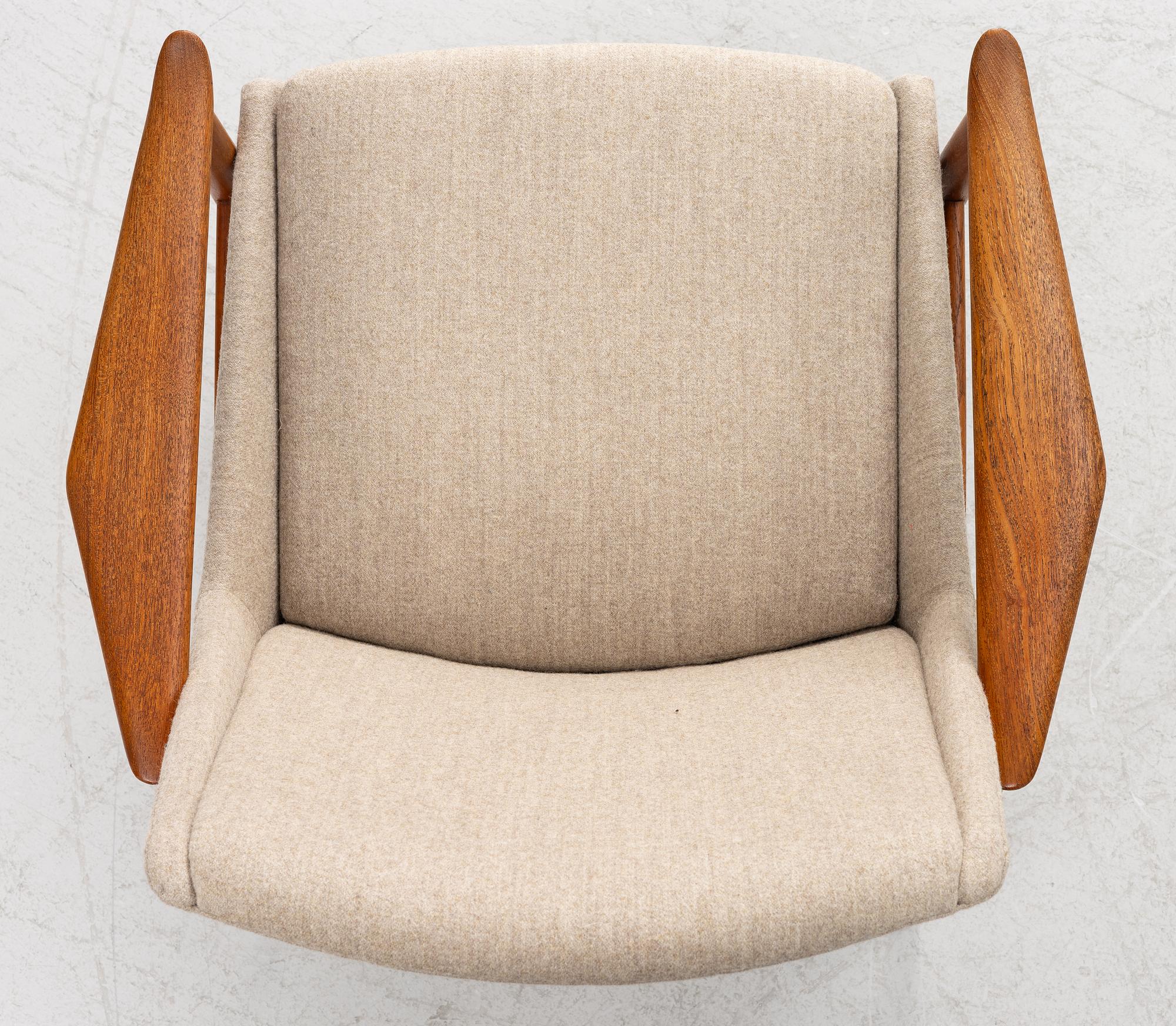 Arne Vodder, a pair of armchairs, model No. 810, Slagelse Møbelvaerk A/S, Denmark, mid-20th Century.