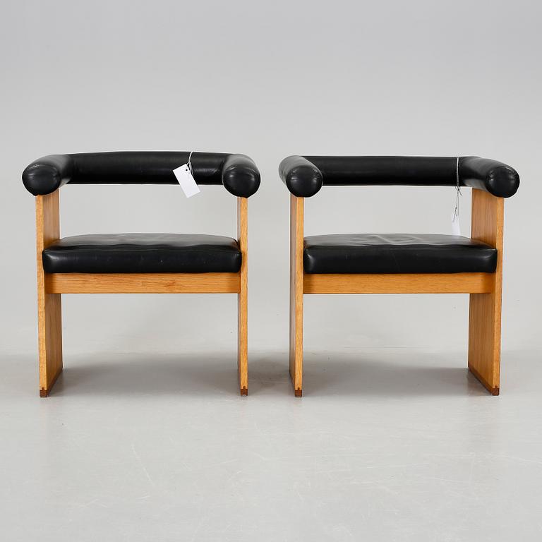 KARMSTOLAR, ett par, 1900-talets andra hälft.