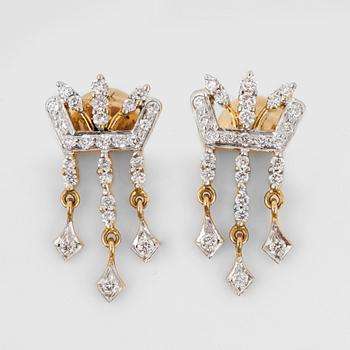 ÖRHÄNGEN, 1 par, 18 k guld, diamanter tot ca 0.65 ct.