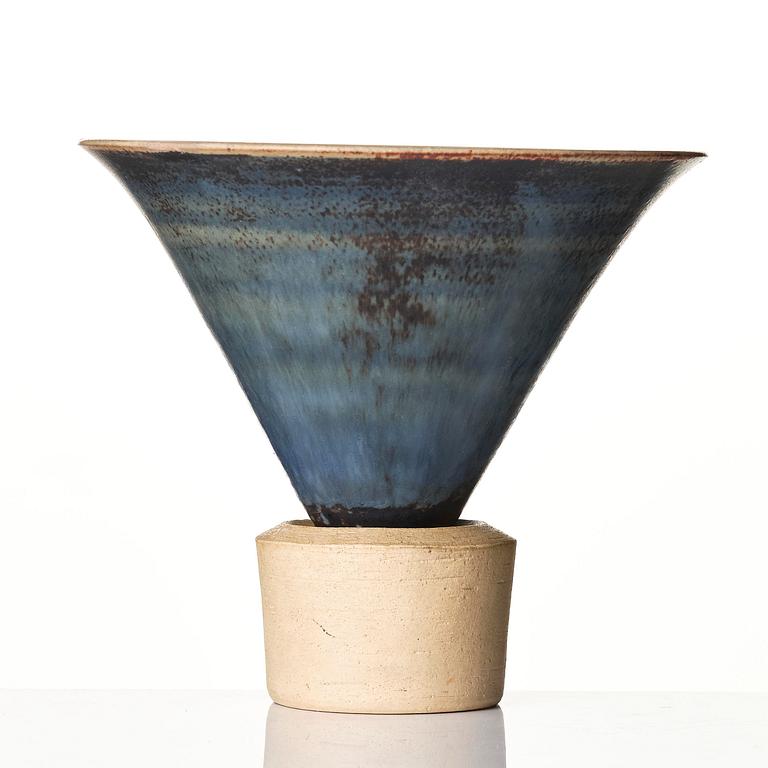 Wilhelm Kåge, a "Farsta" stoneware vase, Gustavsberg Studio 1956.