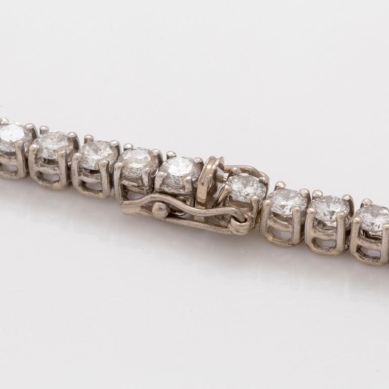 A circa 15.6 ct brilliant cut diamond necklace.