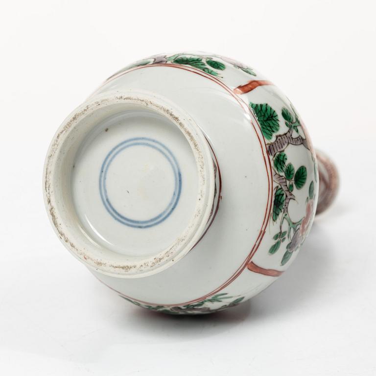 Vas, porslin. Qingdynastin, Kangxi (1662-1722).