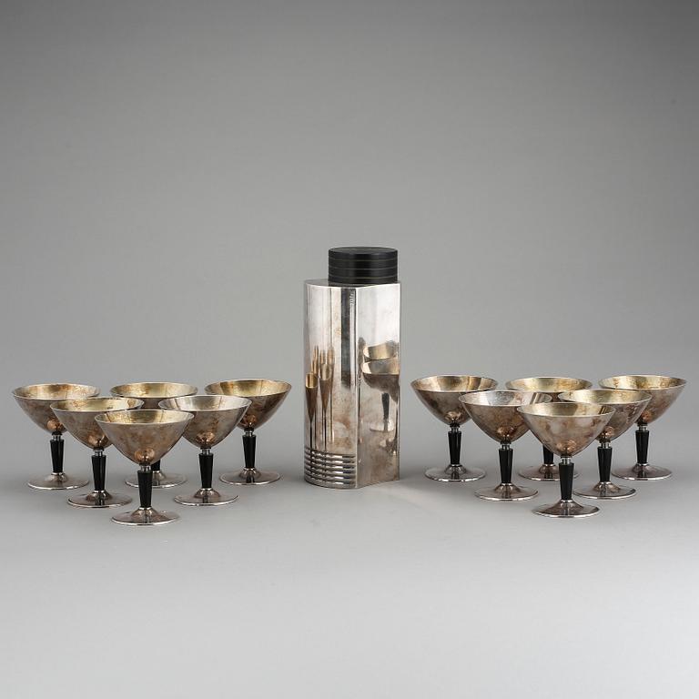 SHAKER samt COCKTAILGLAS, nysilver, 13 delar, Folke Ahrström, GAB, 1936 - 1940, Stockholm.