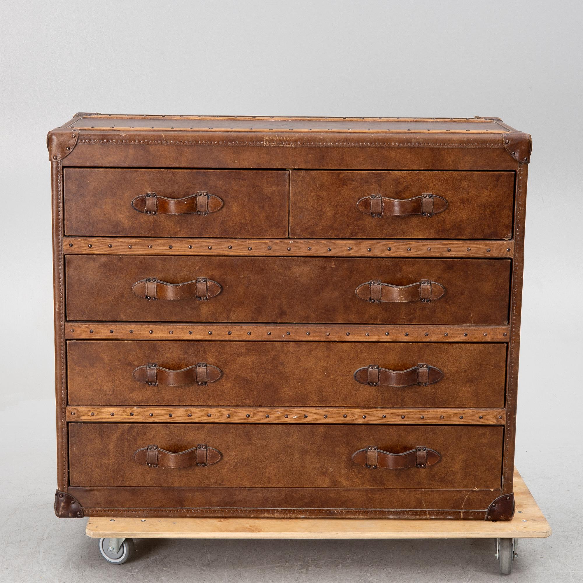 Chest of drawers, contemporary.