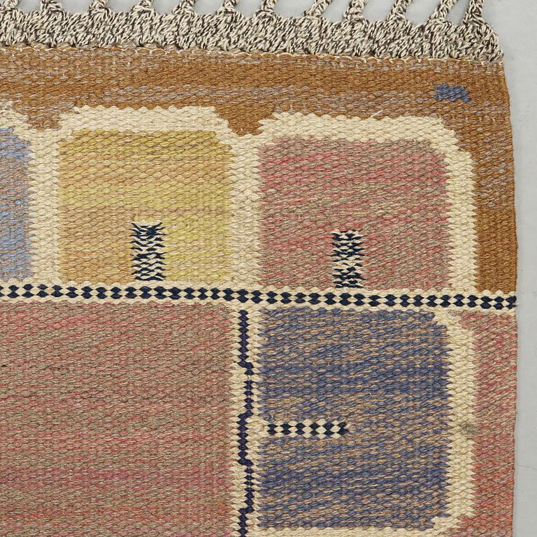 Märta Måås-Fjetterström, A CARPET. "Shell". Flat weave. 174,5 x 91 cm. Signed AB MMF.