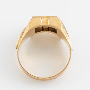 Ring 18K guld med en rosa sten.