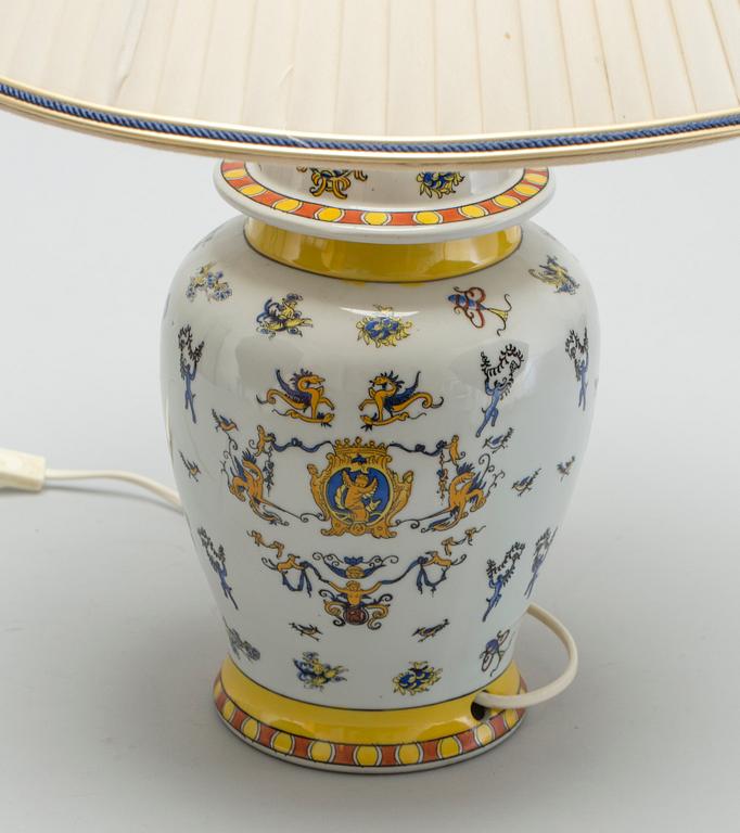 BORDSLAMPA, porslin, Italien. 1900-talets andra hälft.
