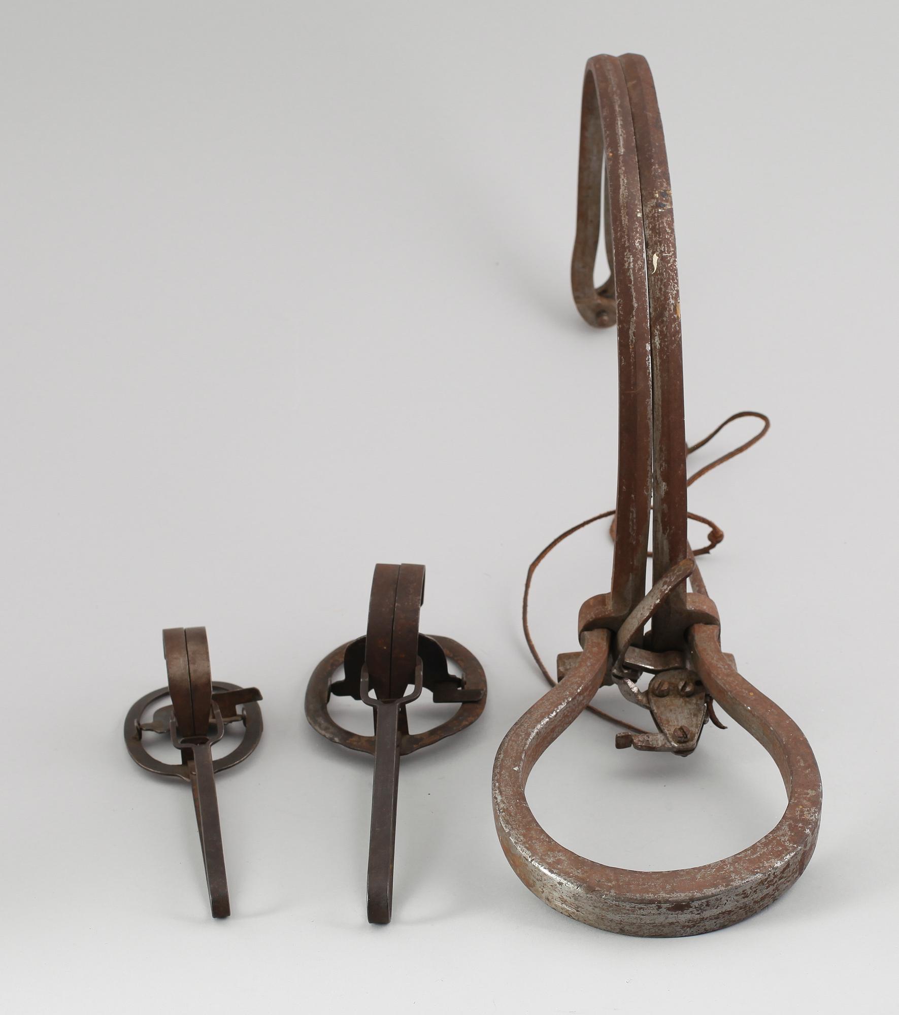 FÅNGSTREDSKAP, 3 st, rävsaxar, 1800/1900-tal.