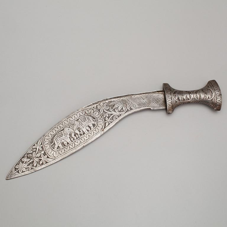 KUKRI samt YXA, indopersiska, stål, 1900-talets första hälft.