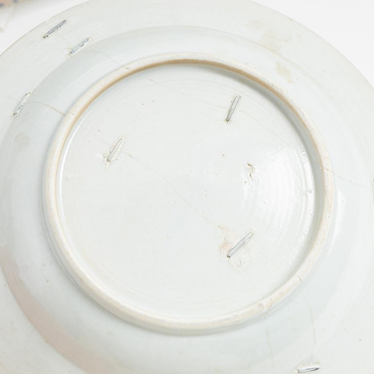 28 parts of a dining service, porcelain, China, Qing Dynasty, 18th century.