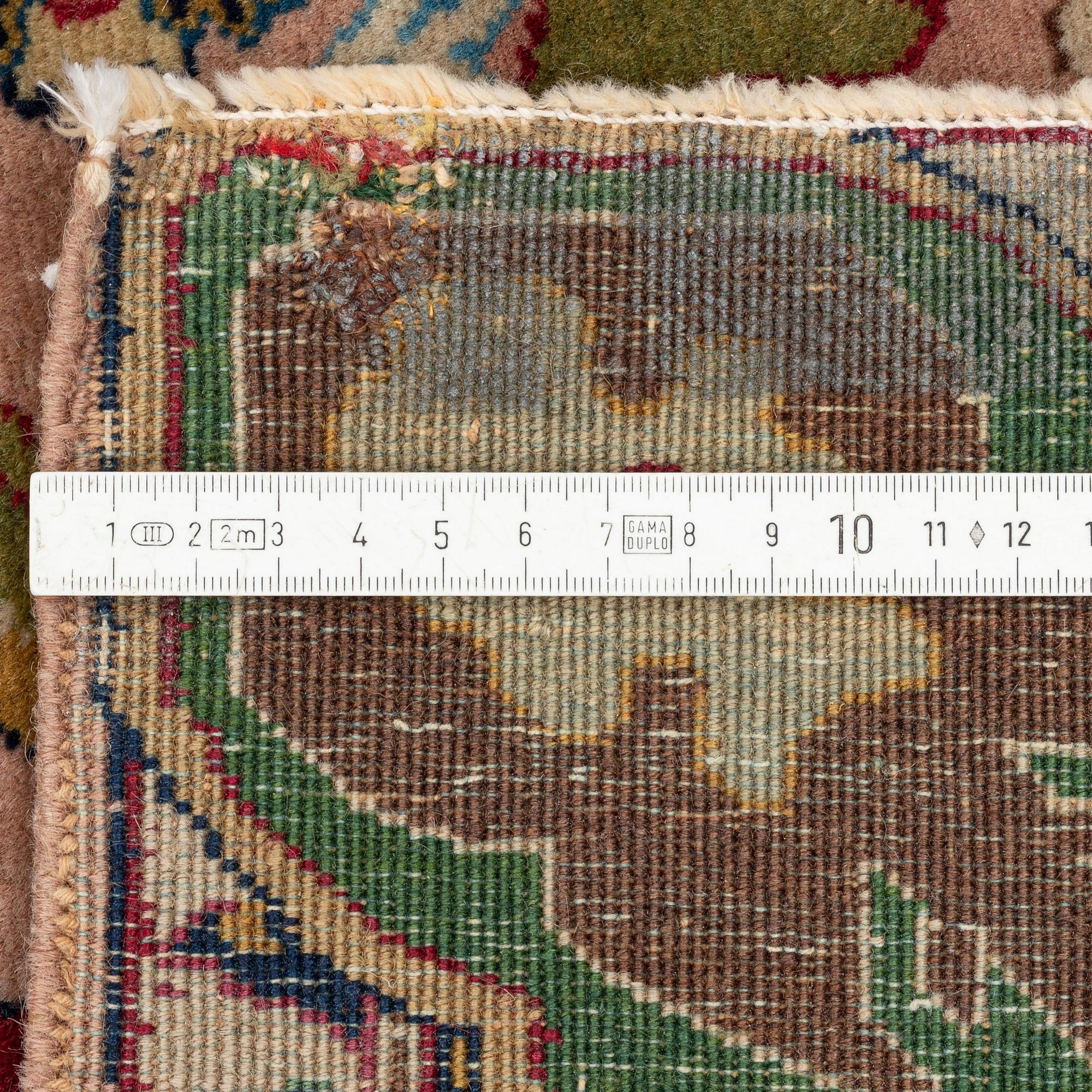 Matta, antik Täbris, ca 271 x 175 cm.