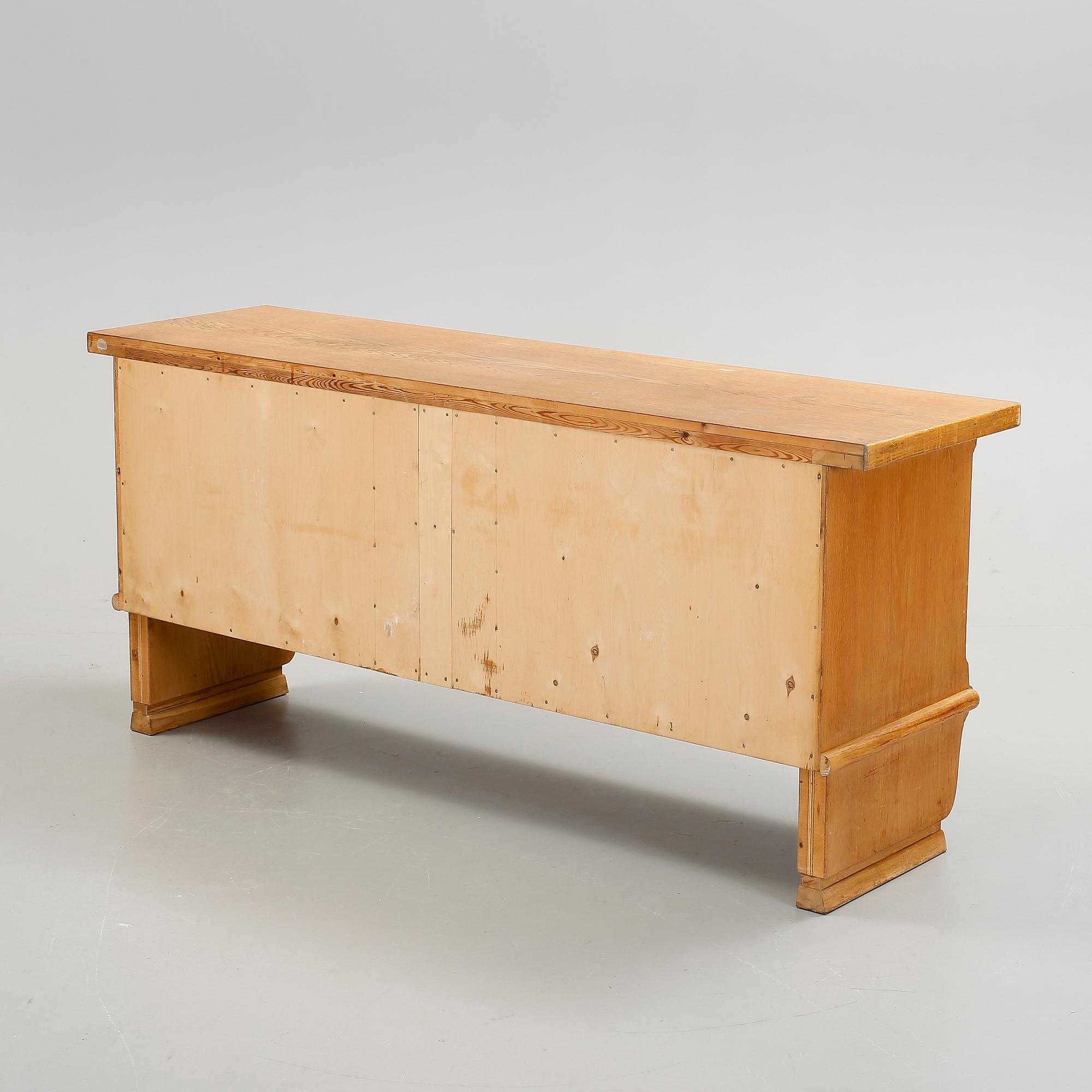 SIDEBOARD, 1900-talets första hälft.