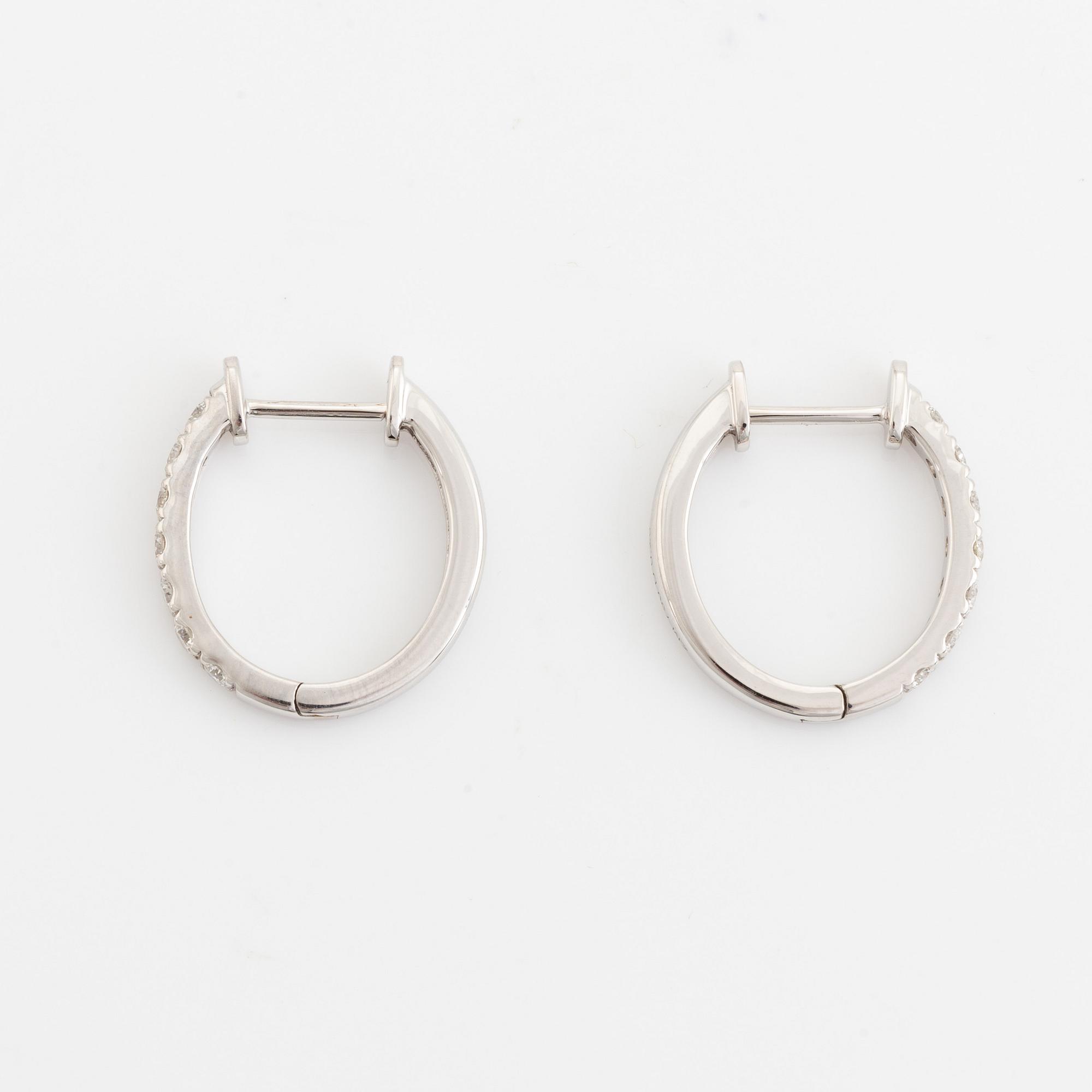 Örhängen, kreoler med briljantslipade diamanter,