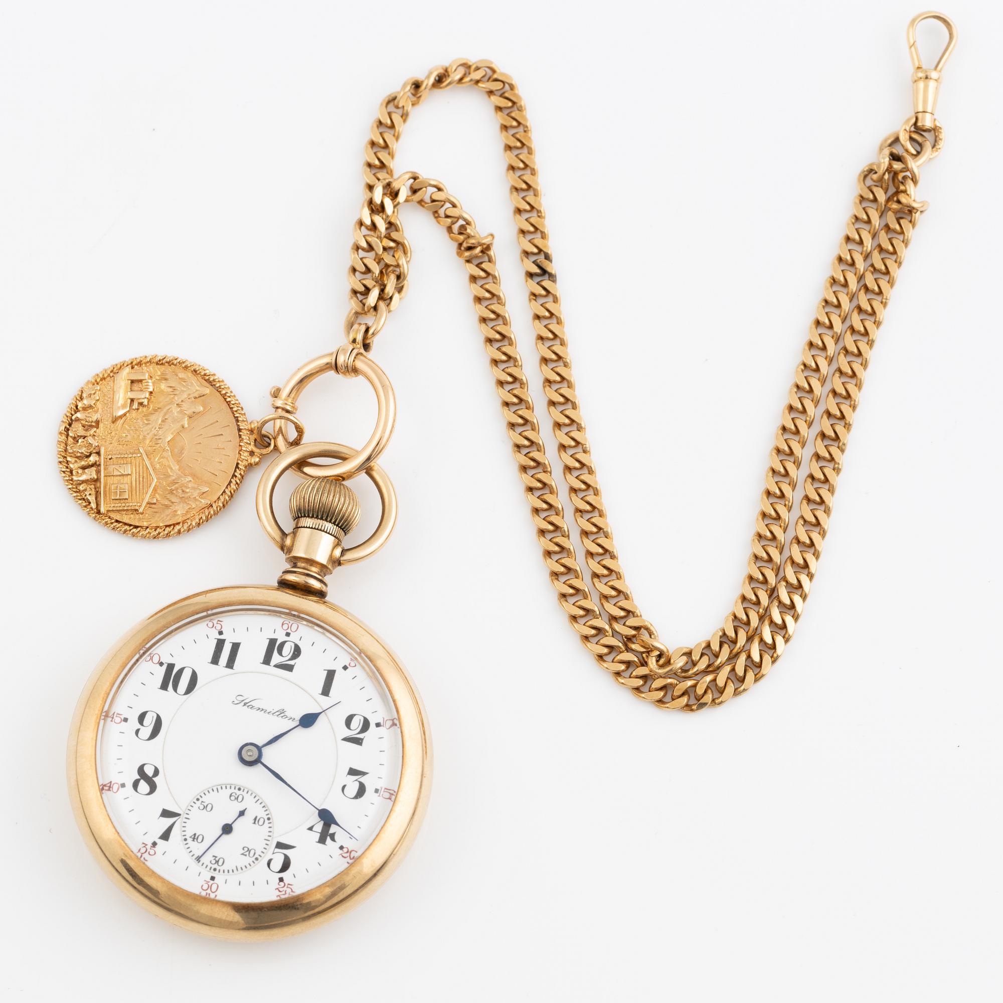 Hamilton, pocket watch, 14K gold with chain in 18K gold, 51 mm.