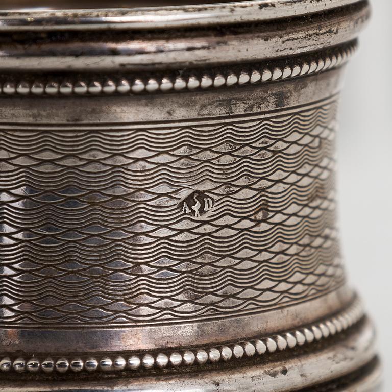 Napkin rings, 6 pcs, a pair of salt shakers, and salt cellars, silver and glass, including English and Finnish marks.