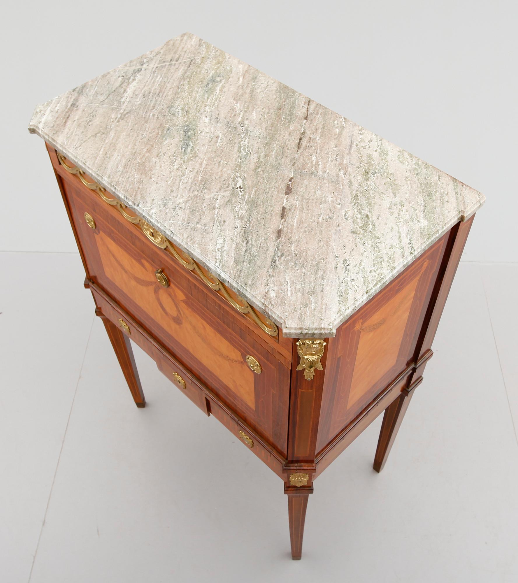 SEKRETÄR, gustaviansk stil, 1900-talets första hälft.