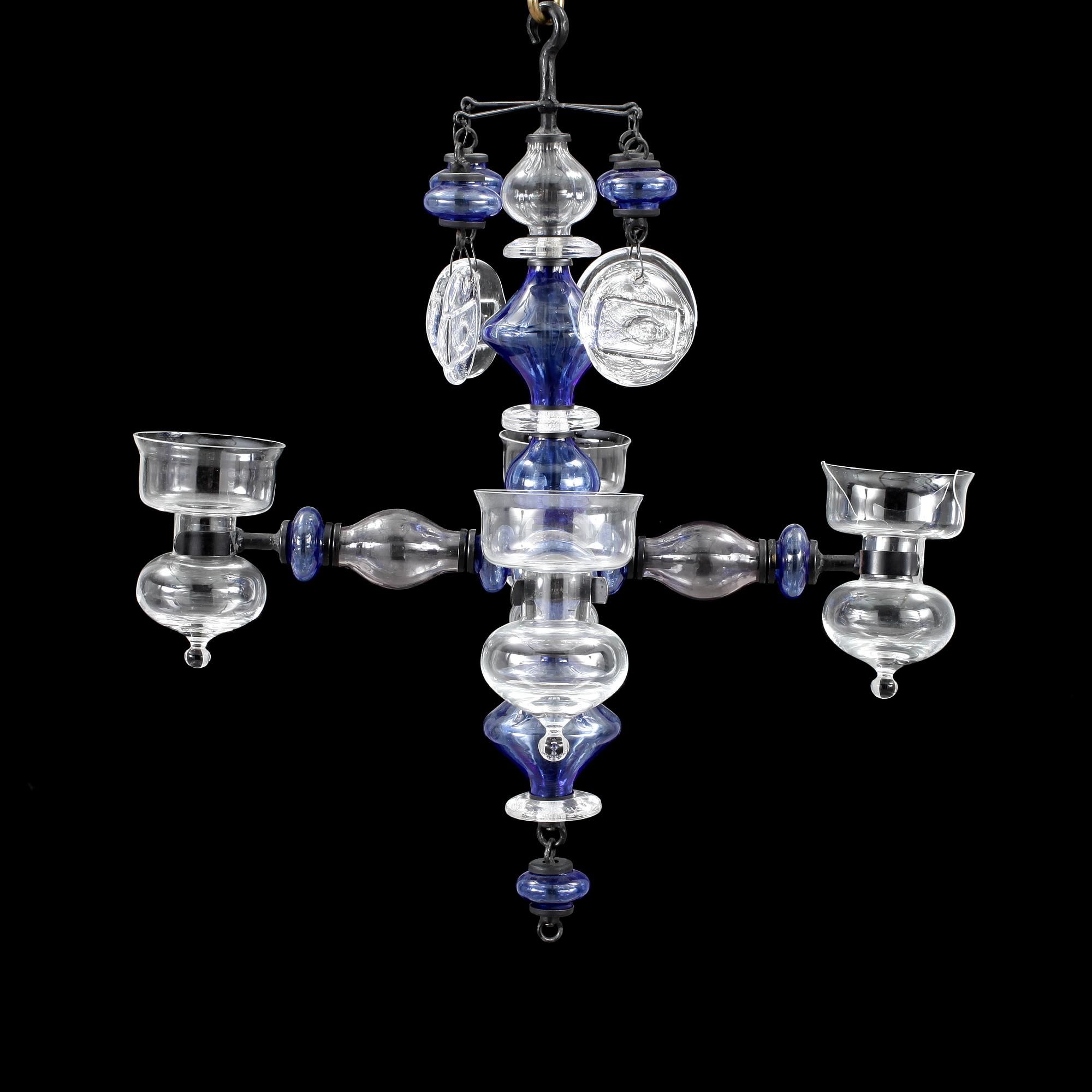 LJUSKRONA, järnsmide och glas, Erik Höglund, Boda, 1900-talets andra hälft. Höjd 57 cm.