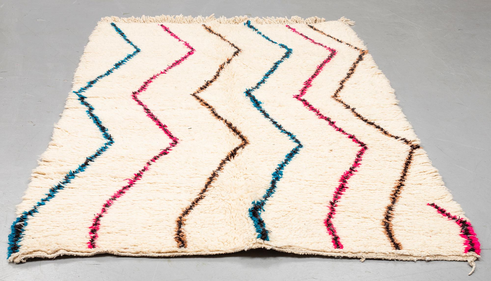 A CARPET, MOROCCO, ca 221 x 150 cm.