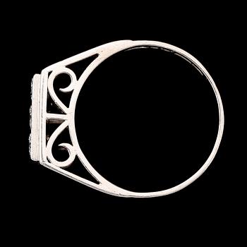 RING, 18K vitguld och briljantslipade diamanter, svenska stämplar, 1970. Total vikt ca 5 g.