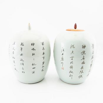 A pair of Chinese jars, 20th century.