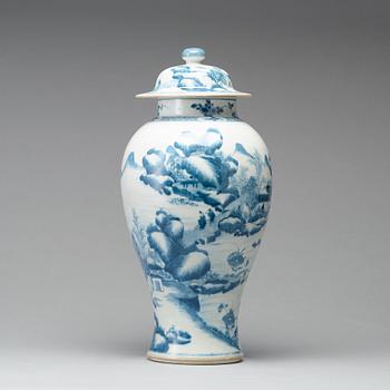 A blue and white porcelain jar with cover, Qing dynasty, Qianlong (1736-95).