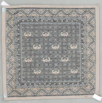 MEDITATIONSMATTA, semiantik, Kina. Ca 97x93 cm.