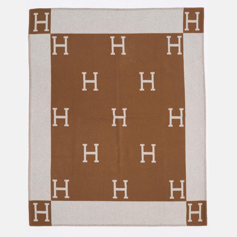 Hermès, a wool and cashmere mix 'Avalon' blanket.