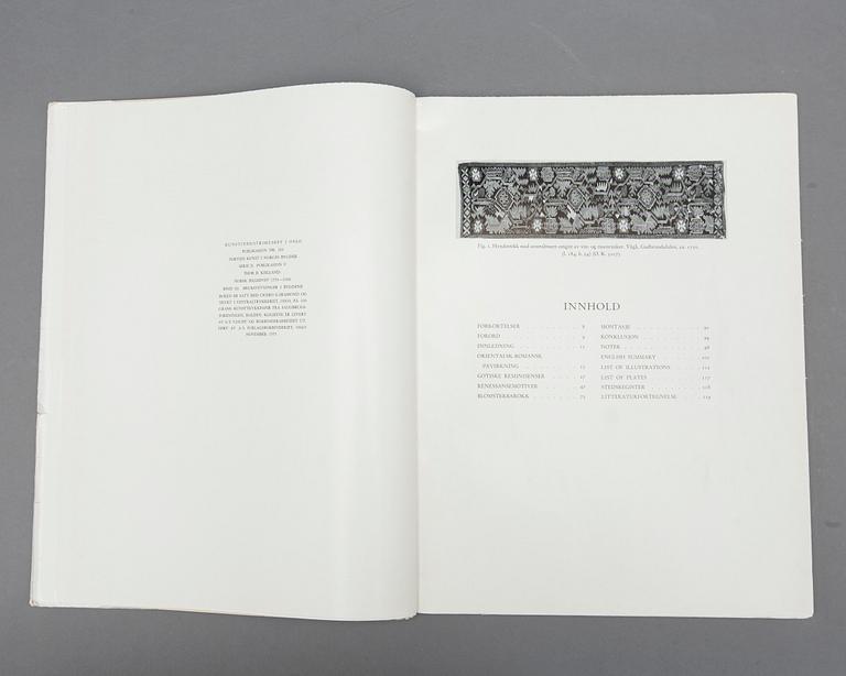 "NORSK BILLEDVEV 1550-1800", 3vol av Thor B. Kielland samt "DOBBELTVEV I NORG" 1 vol av Helen Engelstad. 1953 och 1958.