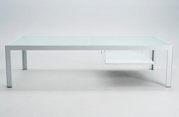 MONICA ARMANI, SOHVAPÖYTÄ, "Progetto 1", B&B Italia. Malli muotoiltu 2006.