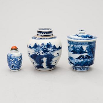 A set of six porcelain Chinese objects.