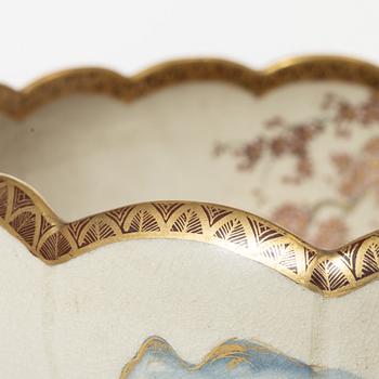 Bålskål, satsumagods. Japan, Meiji (1868-1912).