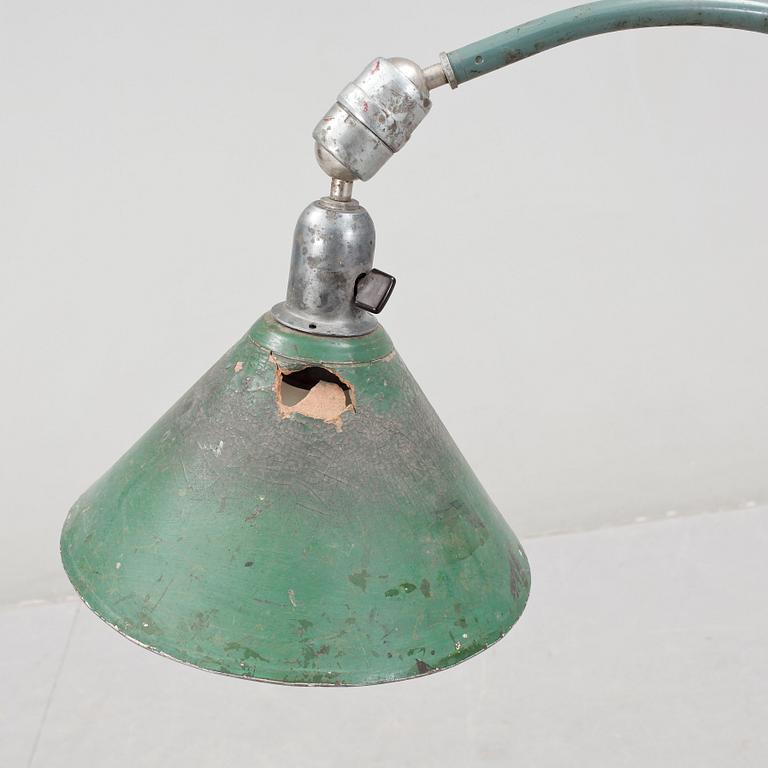 VÄGGLAMPA, Triplex pendel, Johan Petter Johansson. 1900-talets andra hälft.