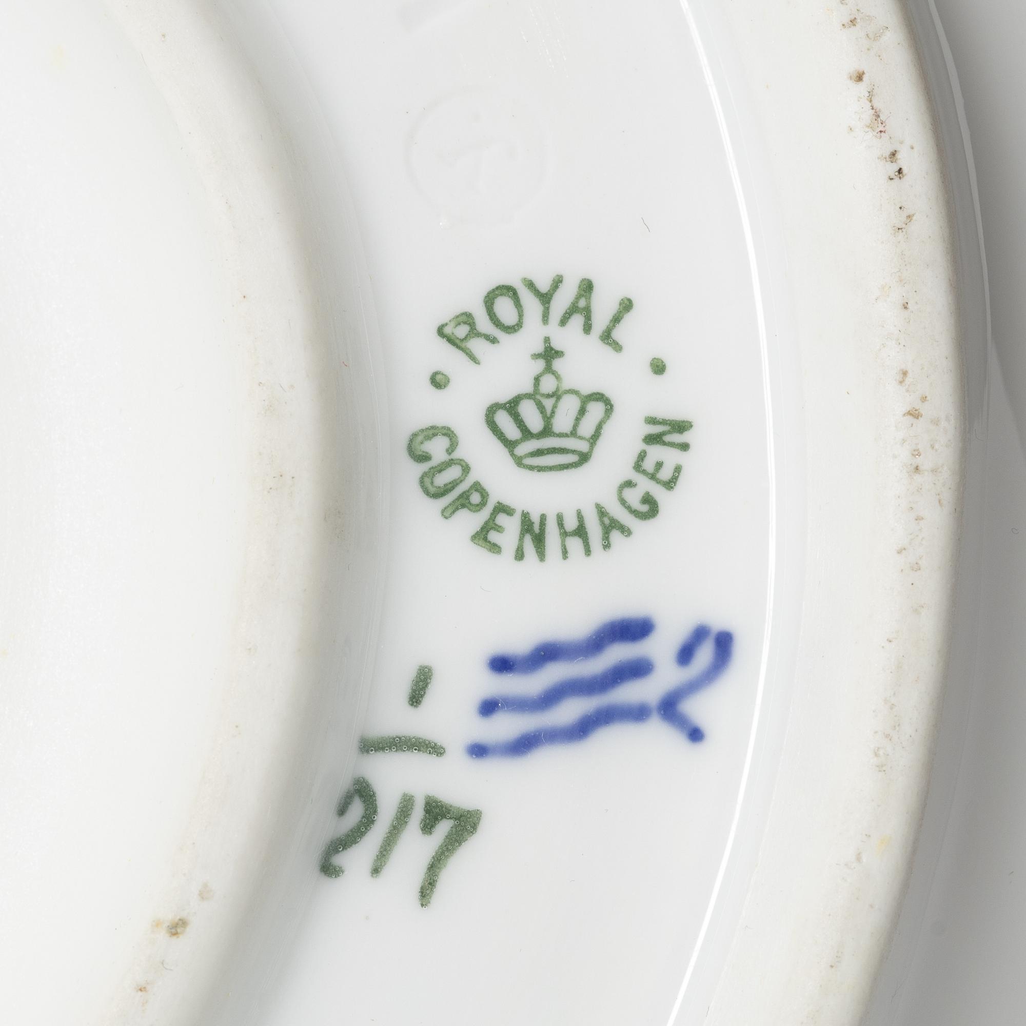 Royal Copenhagen, terrin med lock och fat, "Musselmalet", Danmark, 1889-1922.